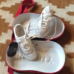 Nfinity cheer vengeance Y1 shoes